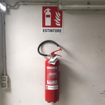Installazione estintori e cartellonistica